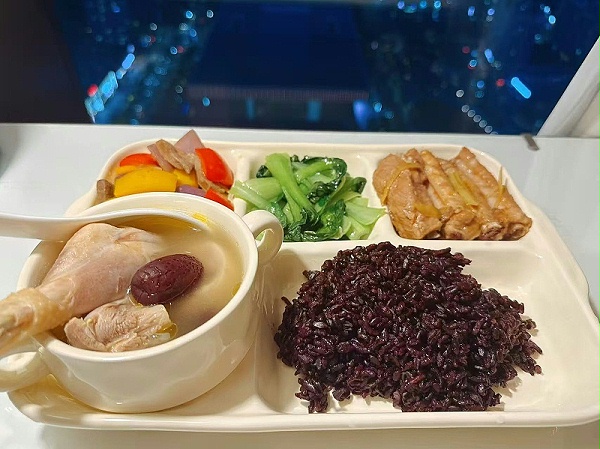 熊姐带娃科学有爱心，厨艺精湛月子餐佳，全家轻松幸福的贴心之选