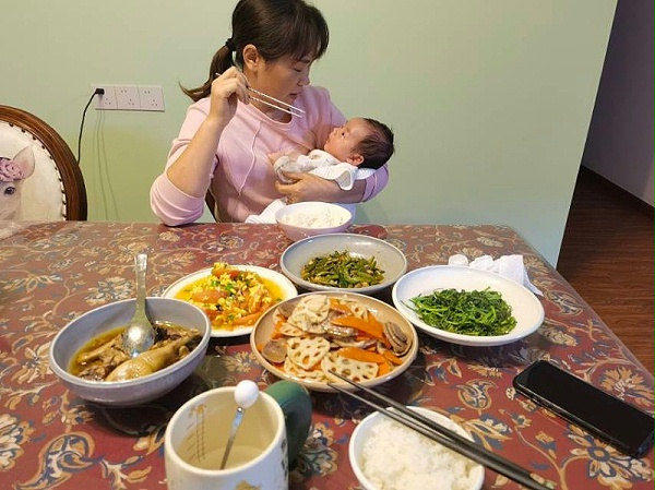 选对月嫂如获至宝！贺仁春阿姨专业亲和，带娃做饭样样行
