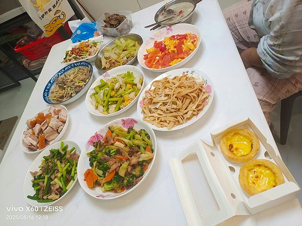 二胎月嫂玲姐：专业照料助我顺利度过月子期
