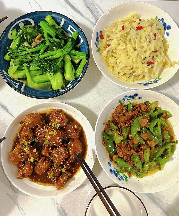 神仙月嫂姐姐降临，专业暖心让月子期满溢幸福欢笑