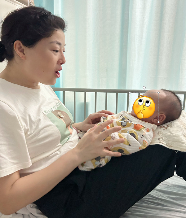 神仙月嫂姐姐降临，专业暖心让月子期满溢幸福欢笑
