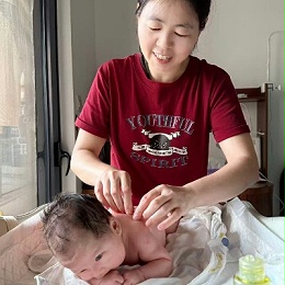 新手爸妈福音！遇到神仙月嫂玲姐，产后育儿超省心
