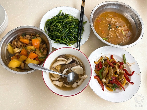 金牌月嫂霞姐：专业超群、活力满格，六项全能助你轻松度过月子期