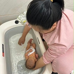 宝藏月嫂芳芳！二胎妈妈的救星✨ 年轻专业超贴心，全家都爱她！