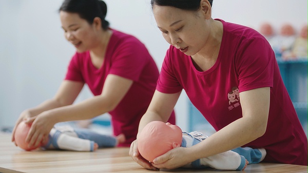 月嫂在月子里做些什么（月嫂要做的基本工作有哪些）