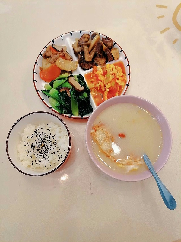 超五星推荐！月嫂郑姐专业暖心，育儿护理+产后美容全搞定