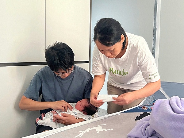 宝藏月嫂梁姐太绝！从宝宝护理到生活照料，全方位贴心守护月子期