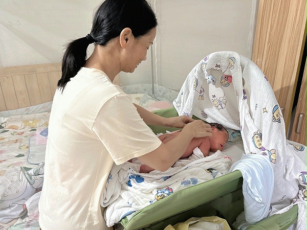 强推月嫂谢姐：专业护理新生儿，科学月子餐助康复，靠谱之选！