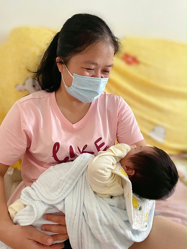 感恩遇见潘姐：医院陪护解涨奶，住家悉心护母婴，月子无忧暖人心