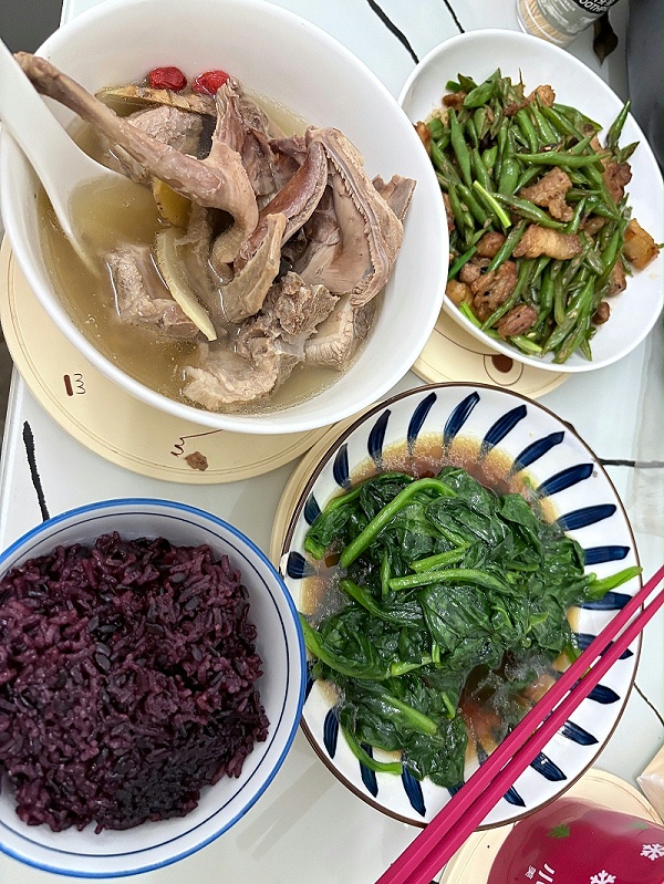 月嫂娟姐用专业与爱，守护新手家庭的月子时光