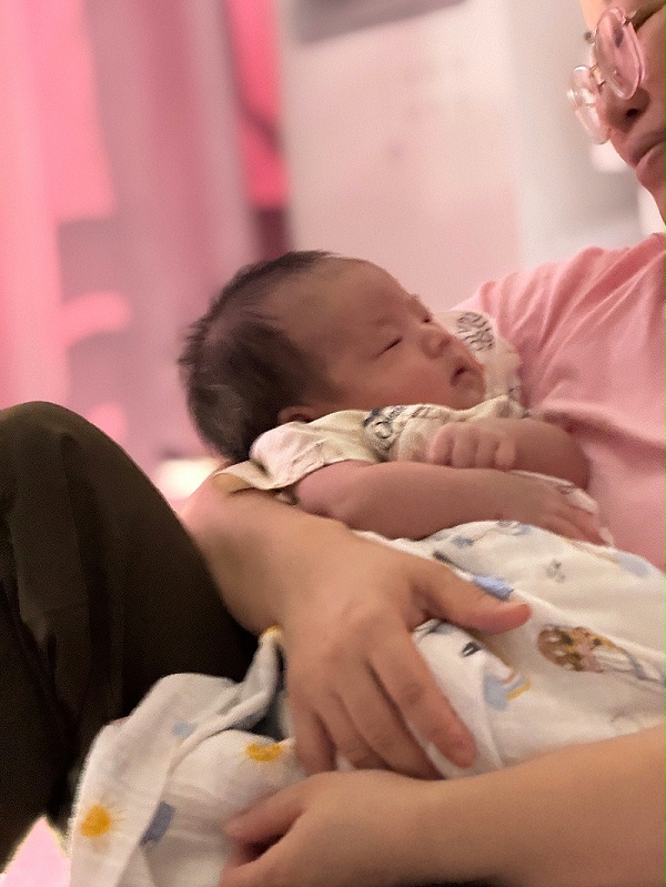 新手妈妈的福音！强推宝藏月嫂姚姐：专业贴心，让月子期轻松无忧