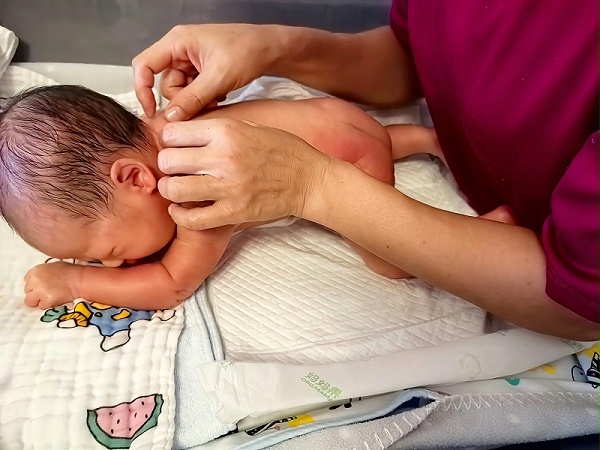 神仙月嫂宋姐实锤!专业细心超能干,二胎我还选她 神仙月嫂宋姐实锤!专业细心超能干,二胎我还选她