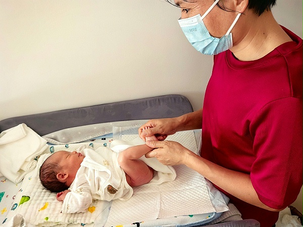 神仙月嫂宋姐实锤!专业细心超能干,二胎我还选她 神仙月嫂宋姐实锤!专业细心超能干,二胎我还选她