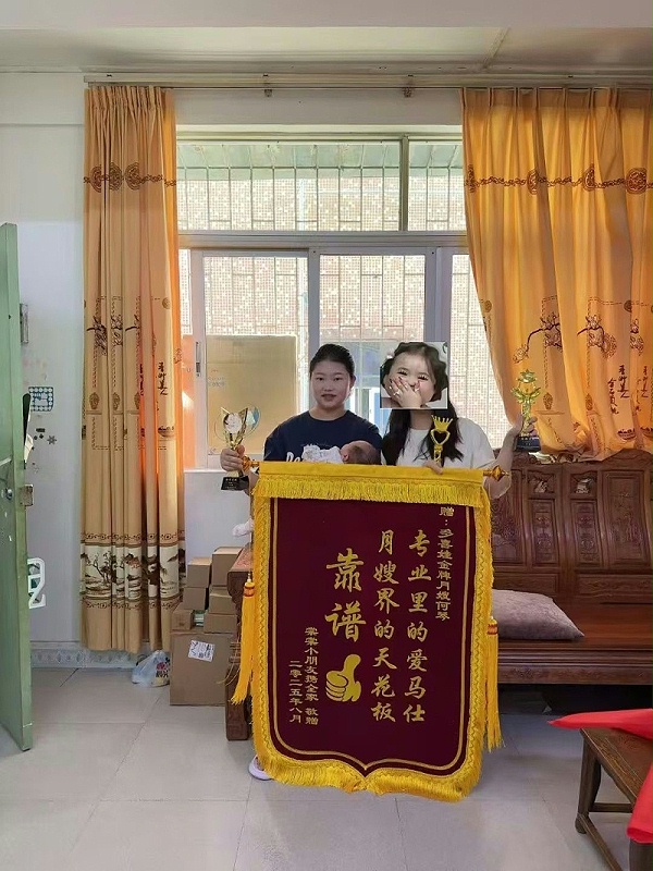 感恩月嫂何琴阿姨：52天专业细心照护，助母婴安康