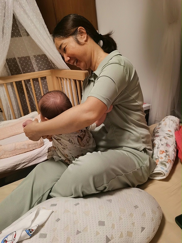 超专业月嫂周姐！无微不至照顾宝宝，育儿技能满分，强烈安利
