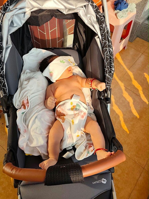 感恩遇见！温柔细心月嫂姨姨下户，不舍与祝福交织