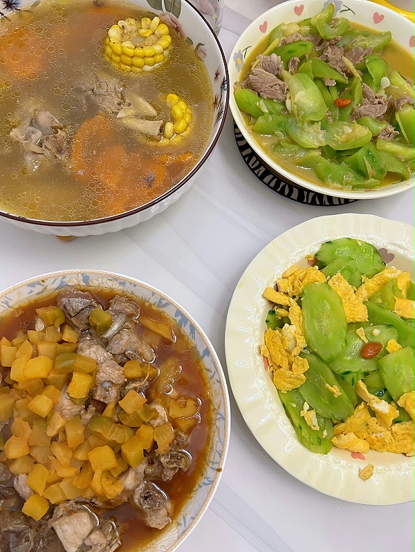 满月感恩！庄姐贴心照料宝宝与宝妈，专业细致获全家点赞推荐