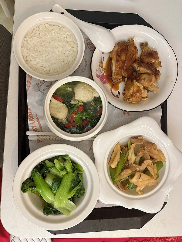 超满意月嫂朱姐姐！温柔细心全能手，坐月子秒变欢乐时光，后悔没多订