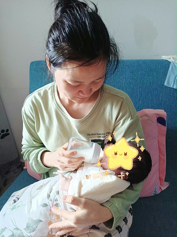 初遇严肃实则超暖心！莉姐育儿超专业，全家一致续约的宝藏月嫂