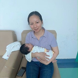 月嫂张姐爱心爆棚！细心照料母婴，通乳教学超贴心