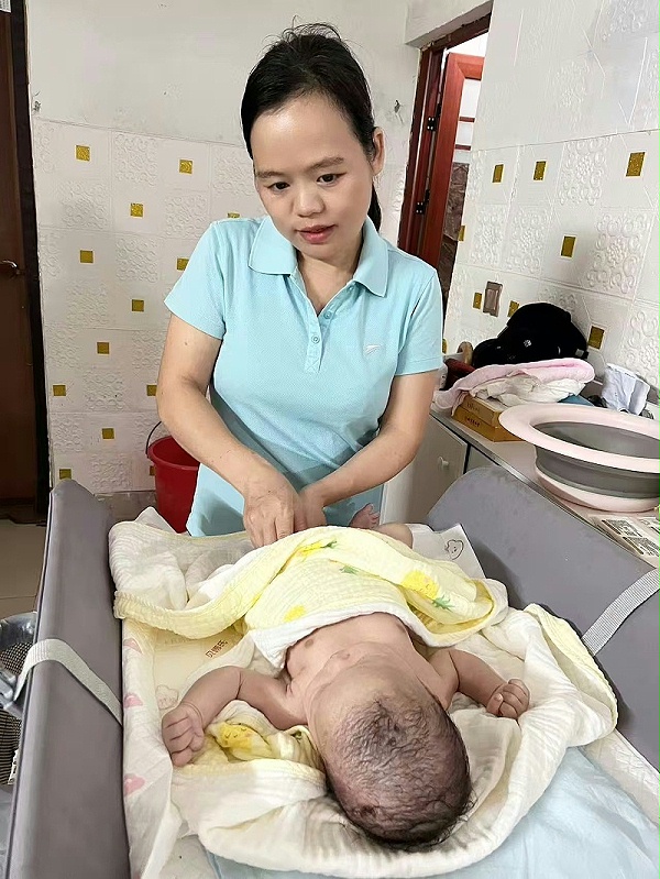 月子里遇余姐超省心！耐心专业护二宝，勤快贴心顾全家