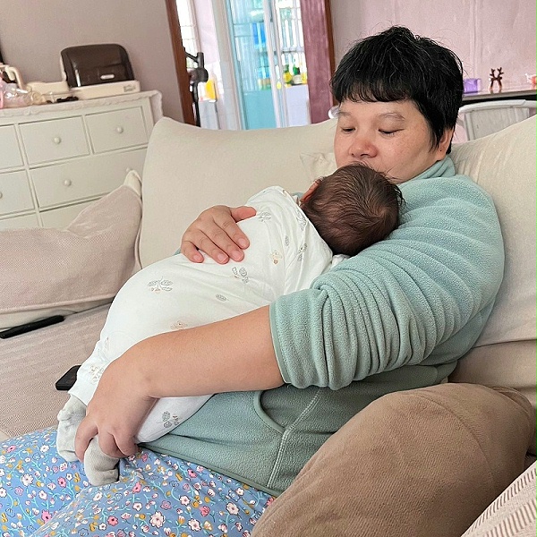 超暖心杨姐！医院到家全程守护，育儿新手秒变达人超不舍！