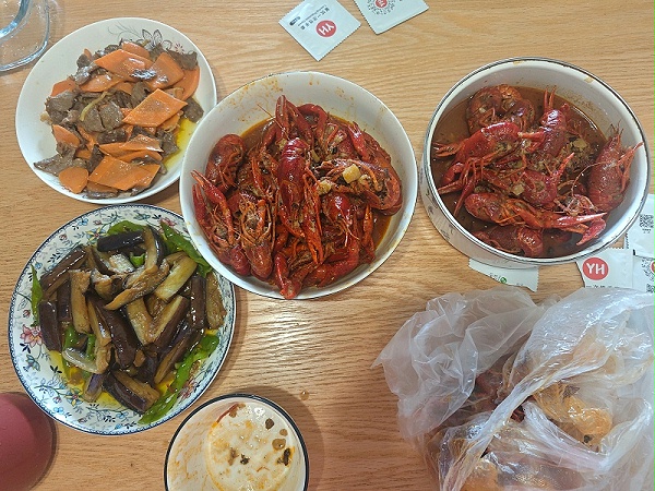 救急月嫂惊喜现身：温和细心厨艺佳，开车带娃超全能！