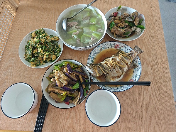 救急月嫂惊喜现身：温和细心厨艺佳，开车带娃超全能！