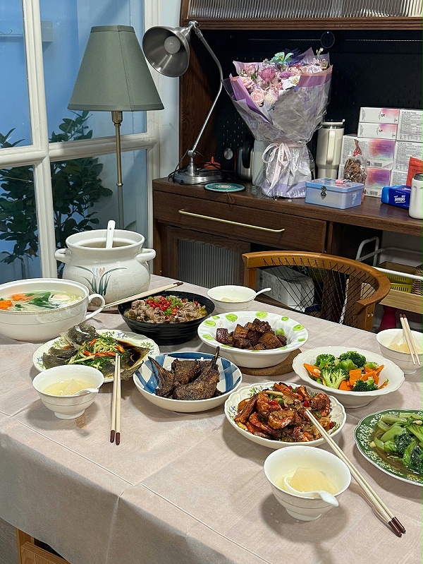 42天暖心守护!亚丽月嫂专业有爱,助母婴健康还教实操育儿经 42天暖心守护!亚丽月嫂专业有爱,助母婴健康还教实操育儿经