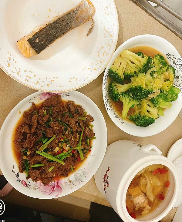 强推周姐月嫂！专业细心护母婴，营养月子餐+开朗性格助安心休养