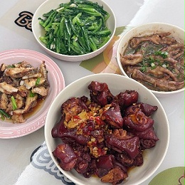 3个月宝宝遇上开朗麻利好阿姨：投喂美食不断，带娃轻松还超有爱