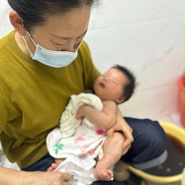 超细心月嫂张姐，宝宝护理+宝妈照顾+厨艺全优，月子期完美搭档！