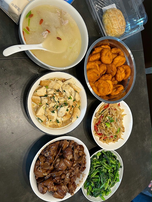超细心月嫂张姐，宝宝护理+宝妈照顾+厨艺全优，月子期完美搭档！