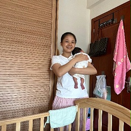 卡卡月嫂太暖心！深夜秒回通乳求助，技能满分带娃超细心！