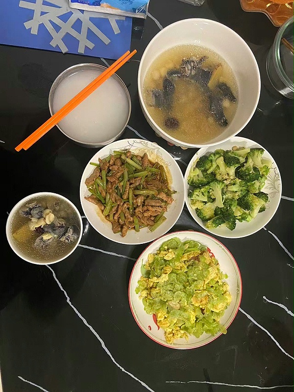 郭姐月嫂太贴心！精准带娃+定制月子餐，让我轻松安心坐月子